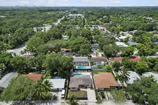 560 NE 161st St, Miami, FL 33162 - Photo 2