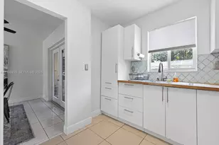 560 NE 161st St, Miami, FL 33162 - Photo 24