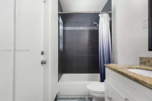 560 NE 161st St, Miami, FL 33162 - Photo 30