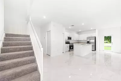 2209 SE 30th St, Homestead, FL 33035 - Photo 2