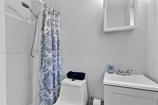 427 NE 107th St, Miami, FL 33161 - Photo 10