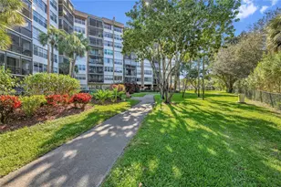 1400 St Charles Pl, Pembroke Pines, FL 33026 - Photo 36