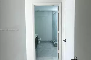 253 NE 2nd St, Miami, FL 33132 - Photo 32