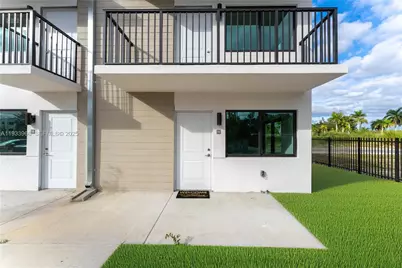 155 NW 160th St #TH 2, North Miami Beach, FL 33169 - Photo 1