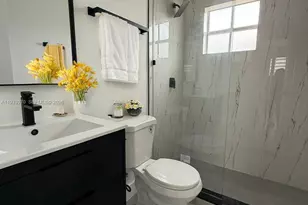 365 SW 86th Ave, Pembroke Pines, FL 33025 - Photo 10