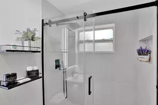 208 SE 4th St, Hallandale Beach, FL 33009 - Photo 16