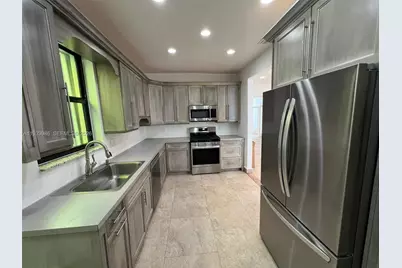 4575 Post Ave, Miami Beach, FL 33140 - Photo 28