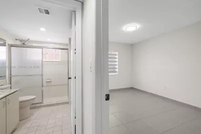 2425 W 76th St #102, Hialeah, FL 33016 - Photo 14