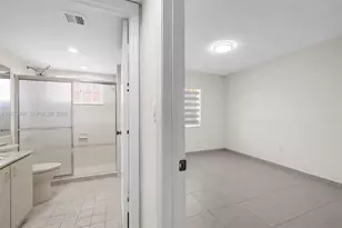 2425 W 76th St, Hialeah, FL 33016 - Photo 14