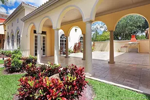 8290 Lake Dr, Doral, FL 33166 - Photo 14
