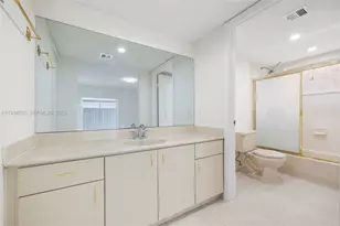 2425 W 76th St, Hialeah, FL 33016 - Photo 26