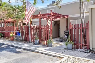 1281 W Fairway Rd, Pembroke Pines, FL 33026 - Photo 4