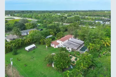 19810 SW 200th St, Miami, FL 33187 - Photo 4