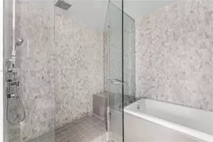 68 SE 6th St, Miami, FL 33131 - Photo 20