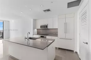 68 SE 6th St, Miami, FL 33131 - Photo 4