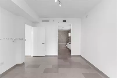 68 SE 6th St #2006, Miami, FL 33131 - Photo 16