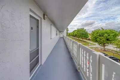 314 SE 10th St #406, Dania Beach, FL 33004 - Photo 2