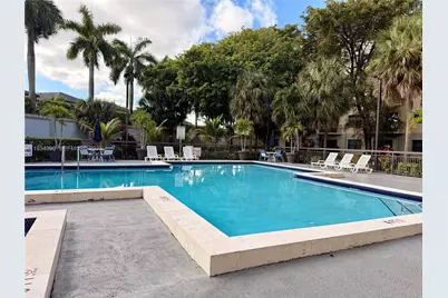 8255 Lake Dr #506, Doral, FL 33166 - Photo 22