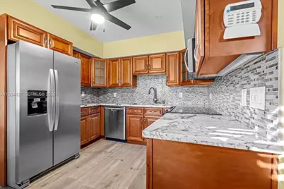 919 NE 13th St, Homestead, FL 33030 - Photo 14