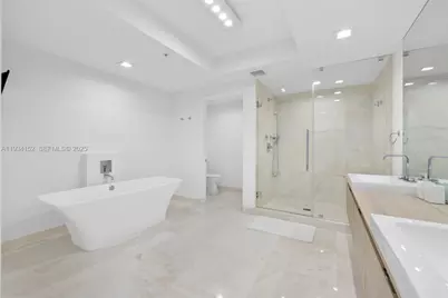17111 Biscayne Blvd #1110, North Miami Beach, FL 33160 - Photo 26