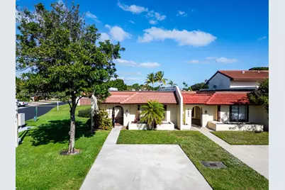 6491 NW 190th Ter, Hialeah, FL 33015 - Photo 2