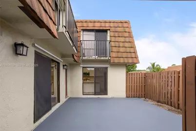 1170 SW 118th Ter, Davie, FL 33325 - Photo 6