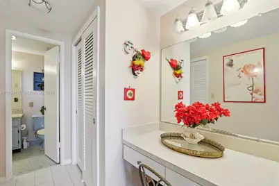 4350 Hillcrest Dr #702, Hollywood, FL 33021 - Photo 18