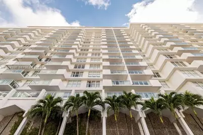 5601 Collins Ave #1019, Miami Beach, FL 33140 - Photo 8