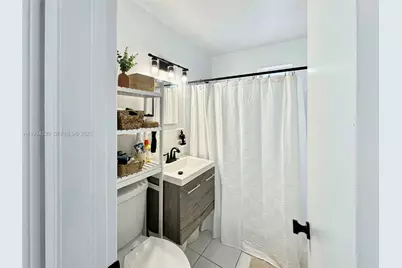 640 SW 6th St, Hallandale Beach, FL 33009 - Photo 10