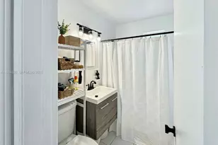 640 SW 6th St, Hallandale Beach, FL 33009 - Photo 10