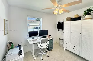 640 SW 6th St, Hallandale Beach, FL 33009 - Photo 8