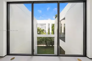 2096 Alamanda Dr, North Miami, FL 33181 - Photo 24