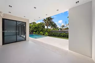 2096 Alamanda Dr, North Miami, FL 33181 - Photo 18