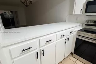 8990 SW 24th St, Miami, FL 33165 - Photo 16