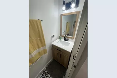 5962 W 18th Ave #B-2, Hialeah, FL 33012 - Photo 8