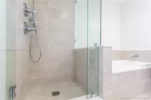 488 NE 18th St, Miami, FL 33132 - Photo 28