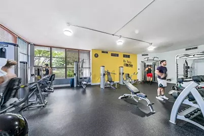 1000 Parkview Dr #107, Hallandale Beach, FL 33009 - Photo 12