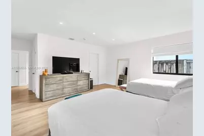 920 W 47th Ct, Miami Beach, FL 33140 - Photo 12