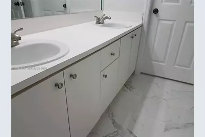 10658 NW 87th Ct #10658, Hialeah Gardens, FL 33018 - Photo 8