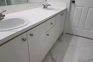 10658 NW 87th Ct, Hialeah Gardens, FL 33018 - Photo 8