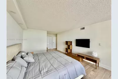 1000 Parkview Dr #723, Hallandale Beach, FL 33009 - Photo 14