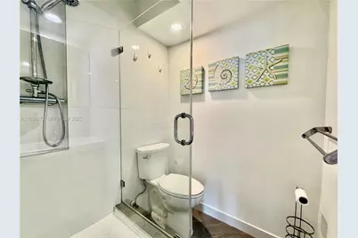 1000 Parkview Dr #723, Hallandale Beach, FL 33009 - Photo 24