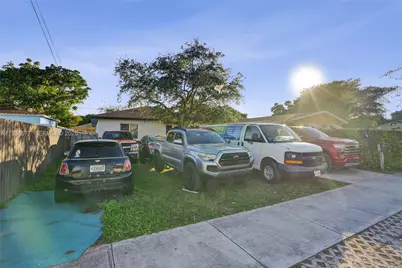 1720 NW 44th St, Miami, FL 33142 - Photo 8