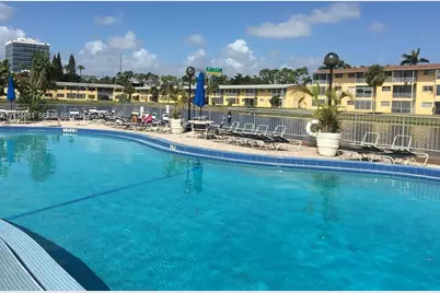 2800 NE 203rd St #10, Aventura, FL 33180 - Photo 4