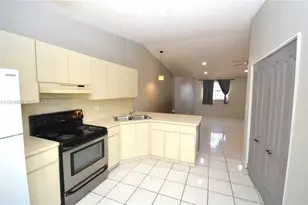 7762 W 34th Ln, Hialeah, FL 33018 - Photo 6