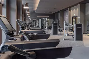 19401 W Dixie Hwy, Miami, FL 33180 - Photo 22