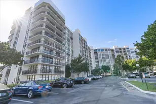 1000 Parkview Dr, Hallandale Beach, FL 33009 - Photo 36