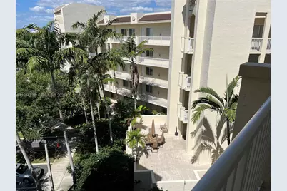3500 Oaks Clubhouse Dr #308, Pompano Beach, FL 33069 - Photo 8