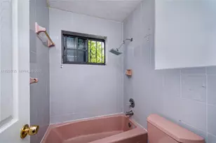 201 NW 34th Ave, Miami, FL 33125 - Photo 18