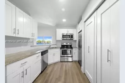 3425 NW 44th St #204, Oakland Park, FL 33309 - Photo 4